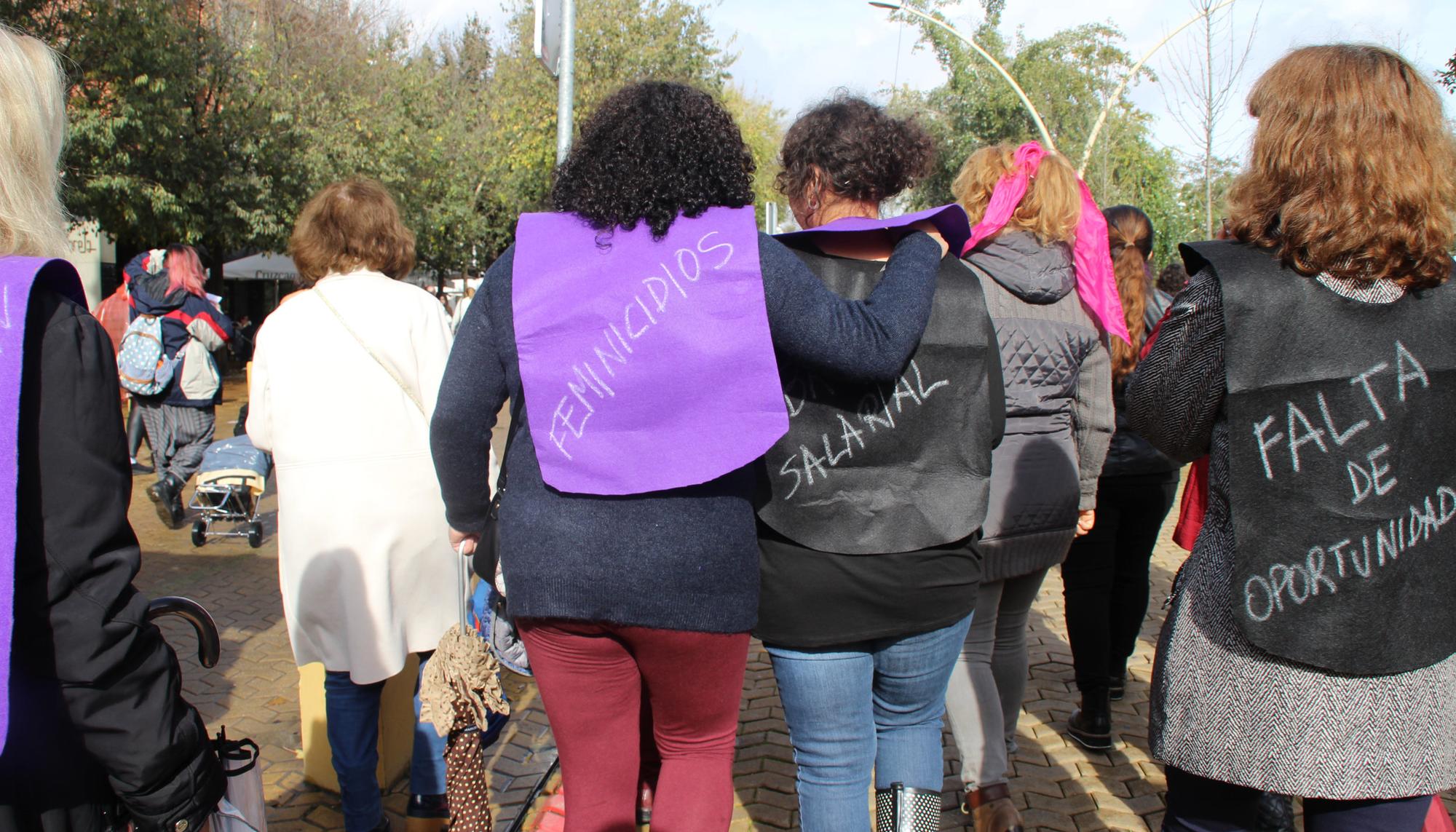 mani 25N Sevilla espaldas